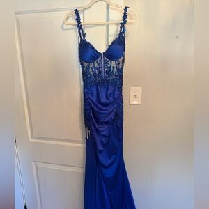 Elegant Blue Lace Evening Gown